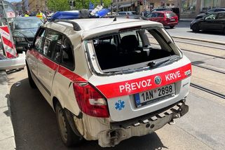 Nemocniční vůz má přednost i bez sirény, říká expert k Turkově nehodě - Seznam Zprávy